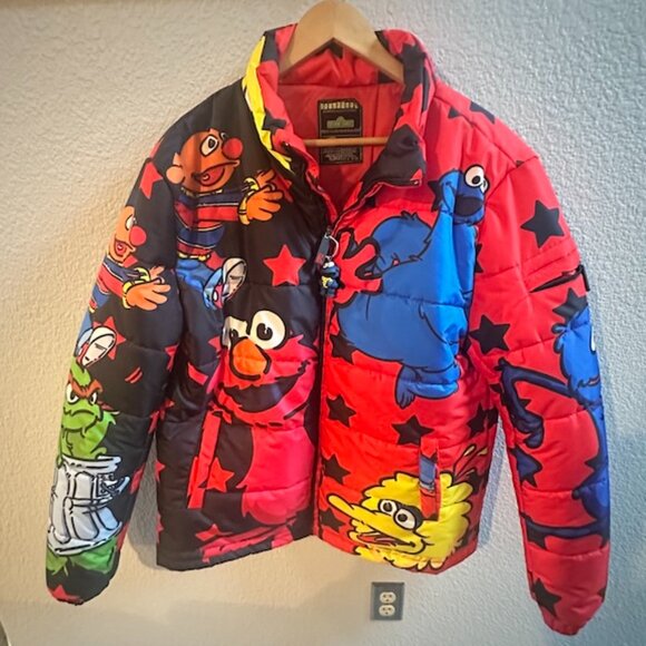 de Kryptic x Sesame Street Puffer Jacket XL NWOT - Sesame Workshop 2020 Big Bird - Picture 6 of 15